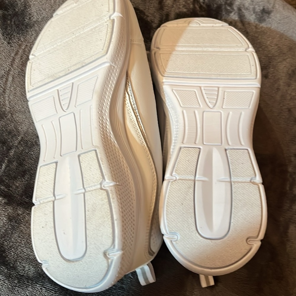 MTD Women's White Athletic Shoes 9.5W. NWT - Picture 6 of 8